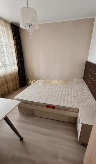 Apartament cu 3 camere semidecomandat, mobilat în P-ța Unirii