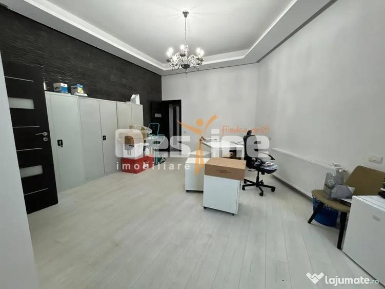 Apartament cu 4 camere semidecomandat în Universitate