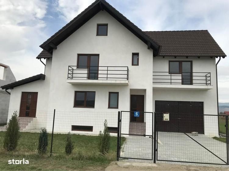 Casă cu 4 camere cu Teren 300 Mp în Partoș