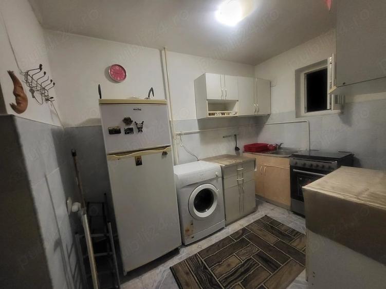 Apartament cu 2 camere semidecomandat în Podu Roș