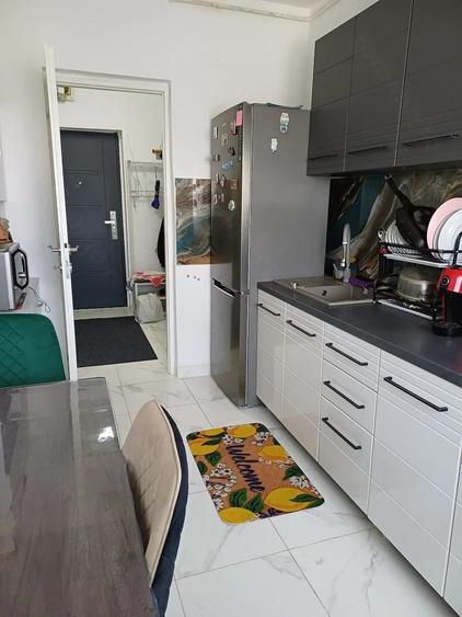 Apartament cu 3 camere decomandat în Berceni