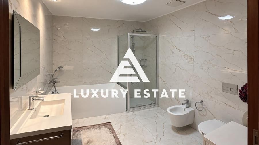 Apartament cu 3 camere semidecomandat în Herăstrău