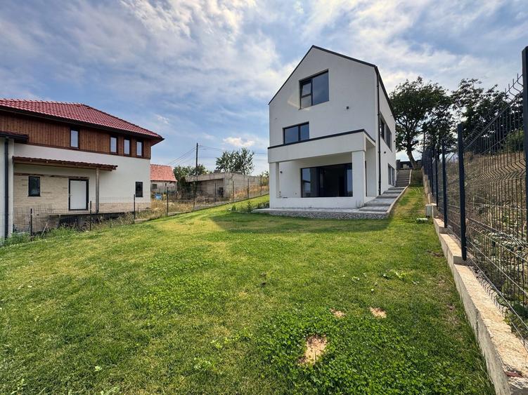 Casă individuală cu 4 camere cu Canalizare în Feleacu