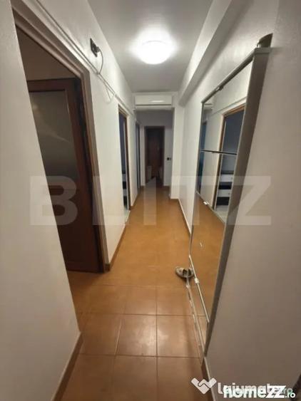 Apartament cu 3 camere decomandat în Democrației