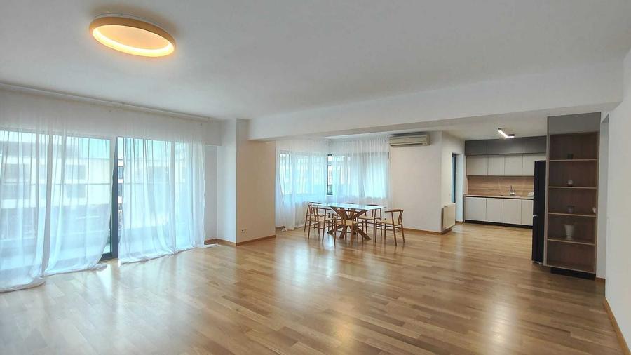 Apartament cu 3 camere decomandat în Pipera