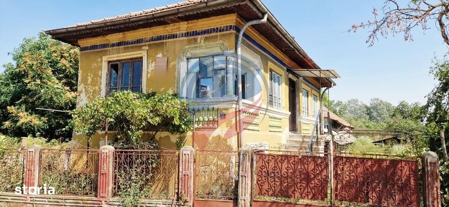 Casă cu 4 camere în Bâzdâna