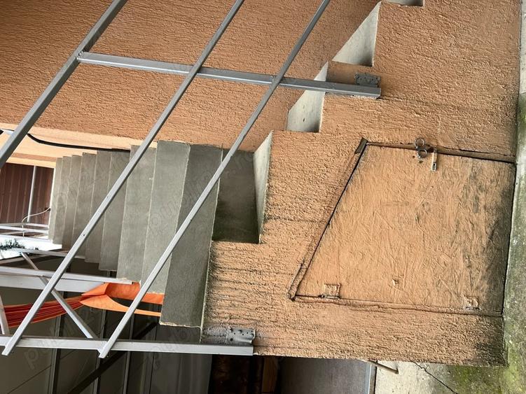 Casă cu 3 camere în Central