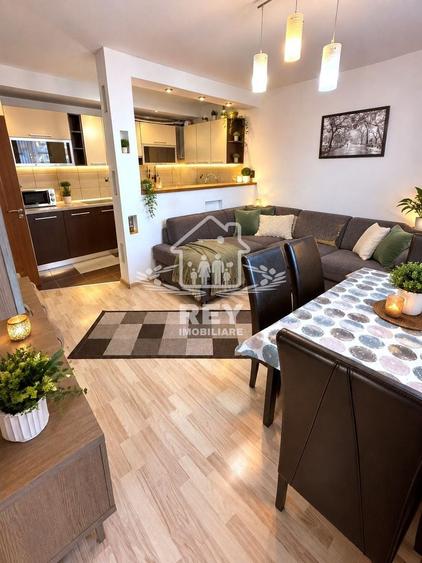 Apartament cu 3 camere semidecomandat, mobilat în Turnișor