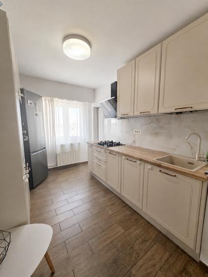 Apartament cu 3 camere decomandat, mobilat în Unirii
