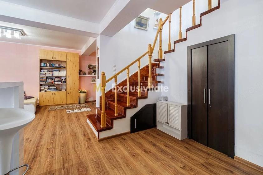 Casă cu 4 camere cu Teren 186.33 Mp în 1 Decembrie