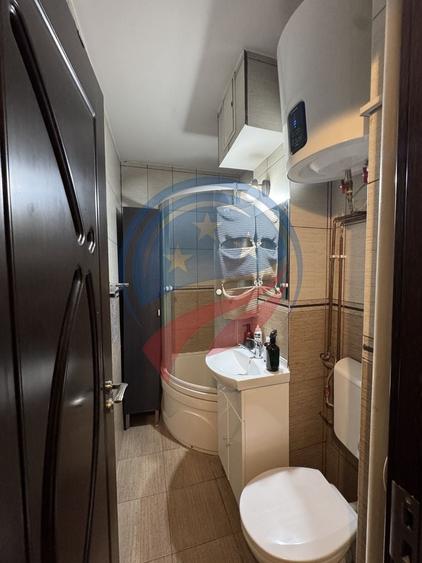 Apartament cu 2 camere semidecomandat, mobilat în Craiovița Nouă