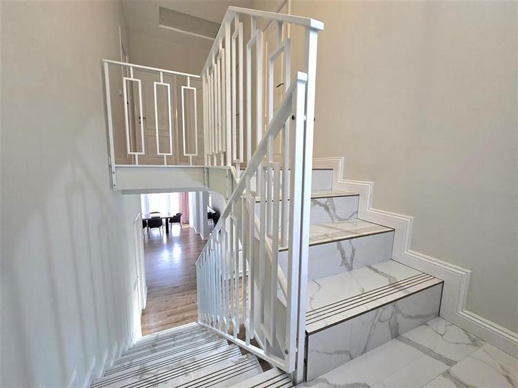 Casă individuală cu 5 camere cu Canalizare în Sânmartin