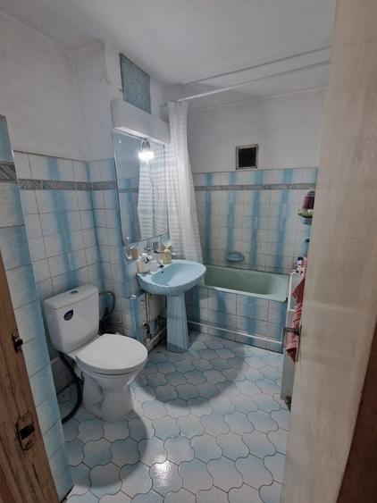 Apartament cu 2 camere semidecomandat în Rovine