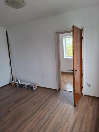Apartament cu 3 camere semidecomandat în Trivale
