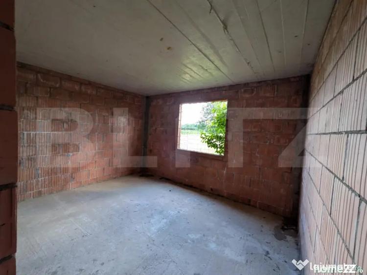 Casă cu 7 camere cu Teren 7500 Mp în Central