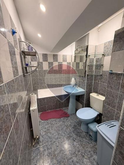 Apartament cu 3 camere decomandat, mobilat în Central