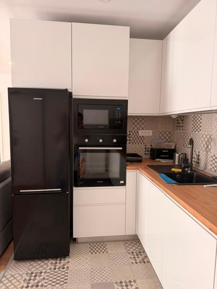 Apartament cu 3 camere semidecomandat în Crângași