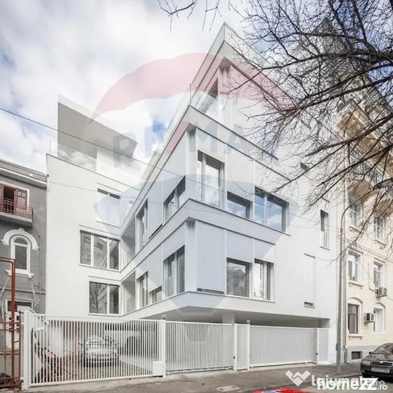 Apartament cu 4 camere decomandat în Națiunile Unite