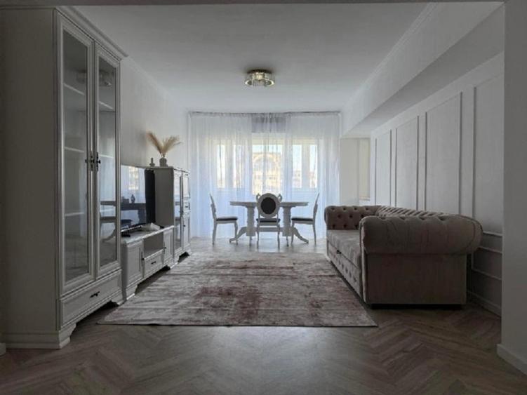 Apartament cu 3 camere decomandat, mobilat în Decebal