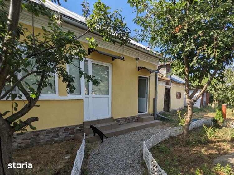 Casă cu 3 camere decomandat cu Teren 2000 Mp în Fărcașele