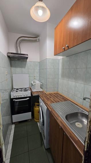 Garsonieră decomandată, mobilată în Titan