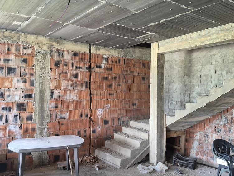 Casă cu Teren 600 Mp în Central