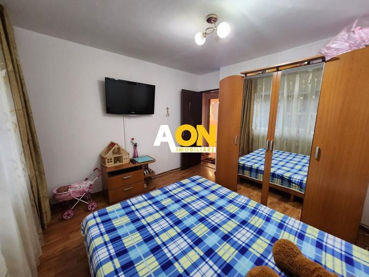 Apartament cu 4 camere decomandat în Cetate
