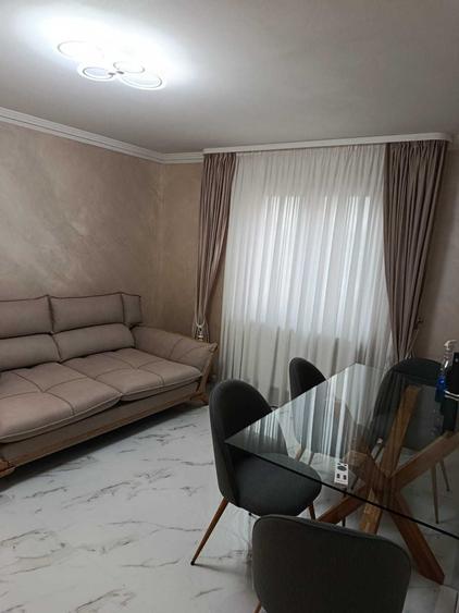 Apartament cu 3 camere semidecomandat în Săvinești