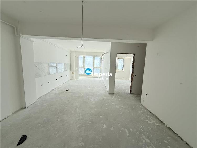Apartament cu 3 camere semidecomandat în Popas Păcurari