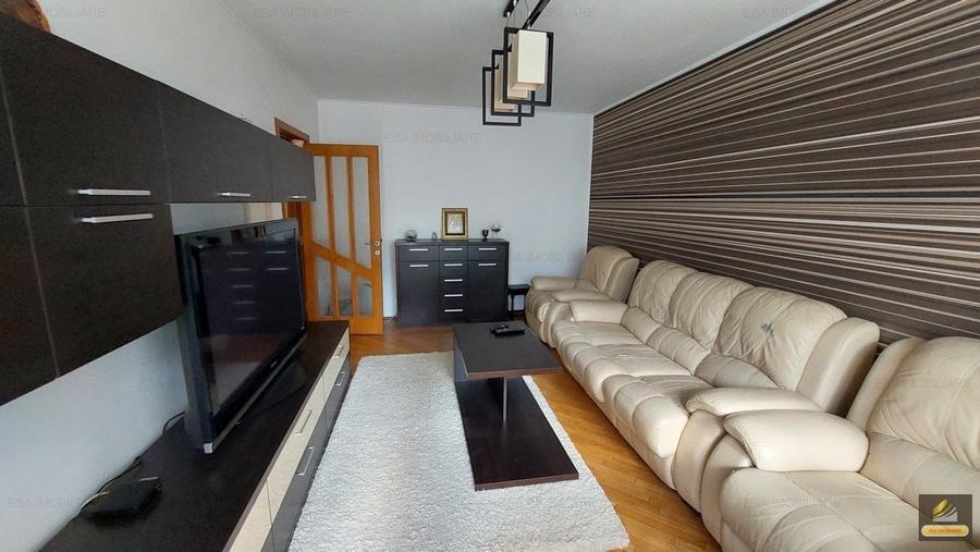 Apartament cu 3 camere decomandat în Drumul Taberei