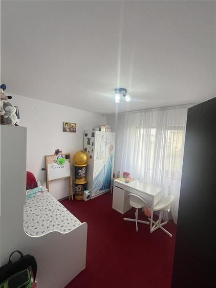 Apartament cu 3 camere decomandat, mobilat în Dobroești