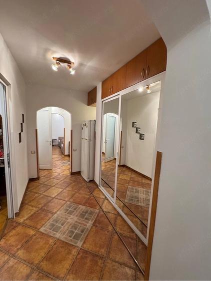 Apartament cu 3 camere decomandat, mobilat în Titan