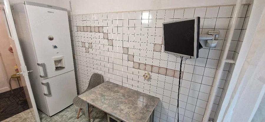 Apartament cu 2 camere semidecomandat în Pajura