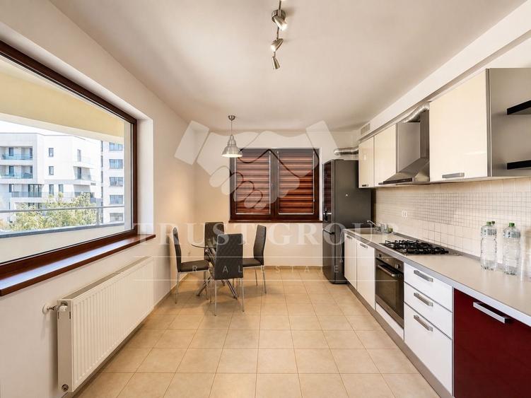 Apartament cu 3 camere decomandat, mobilat în Nordului