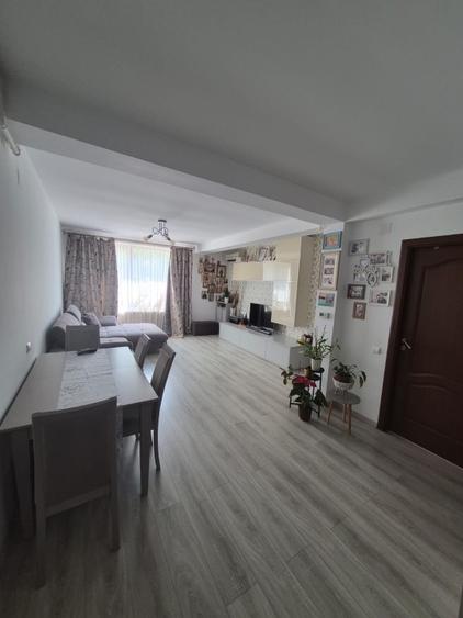 Apartament cu 2 camere semidecomandat, mobilat în Roșu