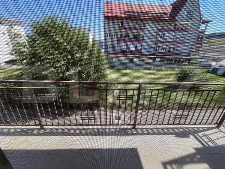 Apartament cu 3 camere semidecomandat, mobilat în Florești