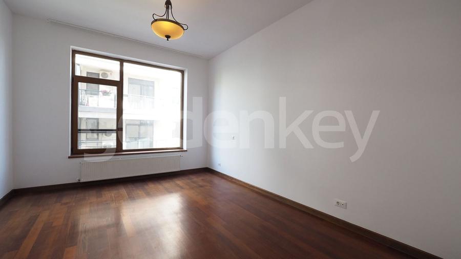 Apartament cu 4 camere decomandat în Barbu Văcărescu