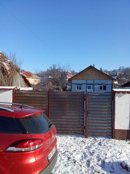 Casă cu 4 camere cu Teren 380 Mp în Piscu