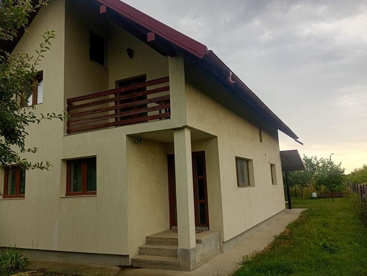 Casă cu 4 camere în Mărgineni