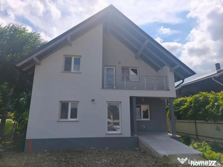 Casă cu 5 camere cu Teren 500 Mp în Rădăuți