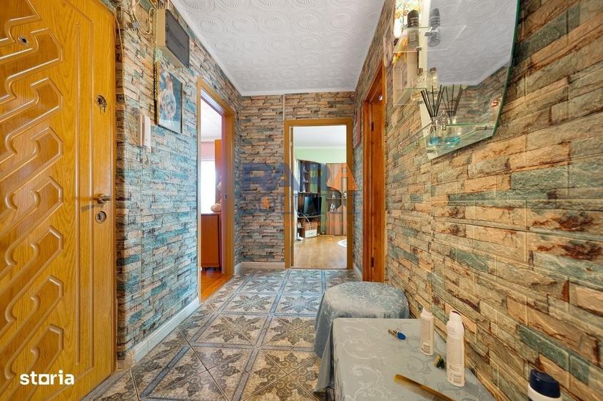 Apartament cu 3 camere decomandat în Horia