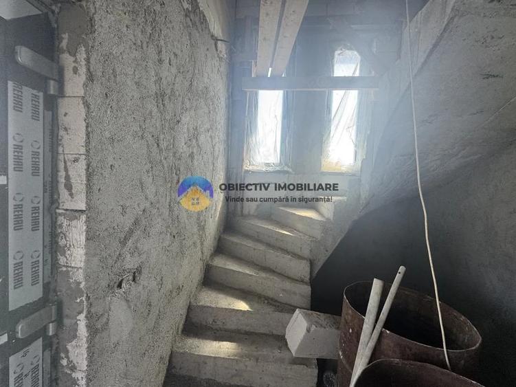 Casă cu Teren 953 Mp în Gura Văii