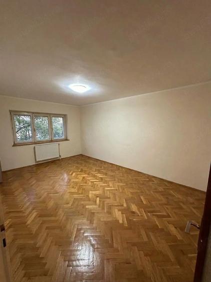 Apartament cu 2 camere decomandat în Eremia