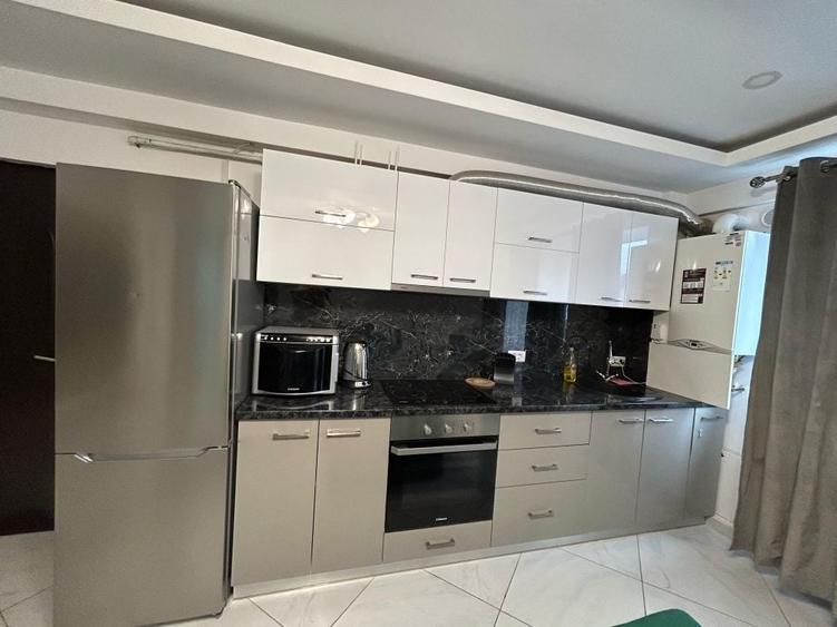 Apartament cu 3 camere decomandat în Vișan