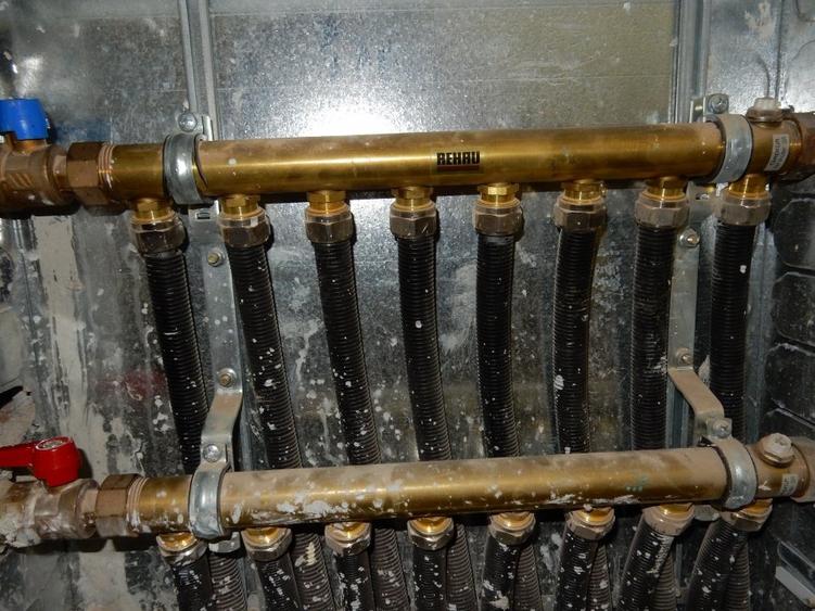 Casă individuală cu 12 camere cu Teren 2250 Mp în Bran