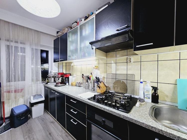 Apartament cu 4 camere decomandat, mobilat în Central