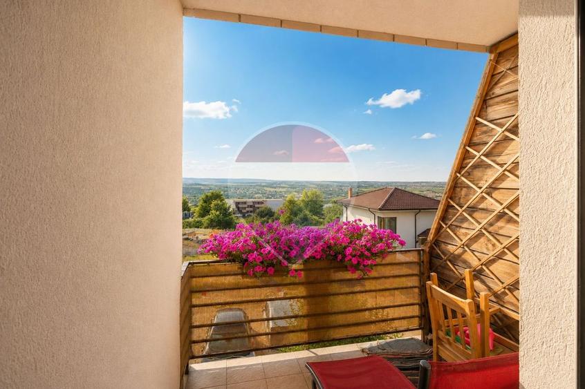 Apartament cu 3 camere decomandat, mobilat în Bucium