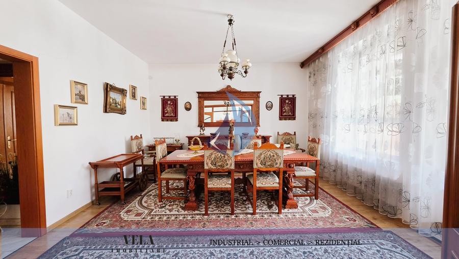 Casă individuală cu 7 camere cu Piscina în Unirii