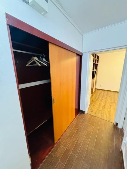 Apartament cu 3 camere semidecomandat în Podu Roș