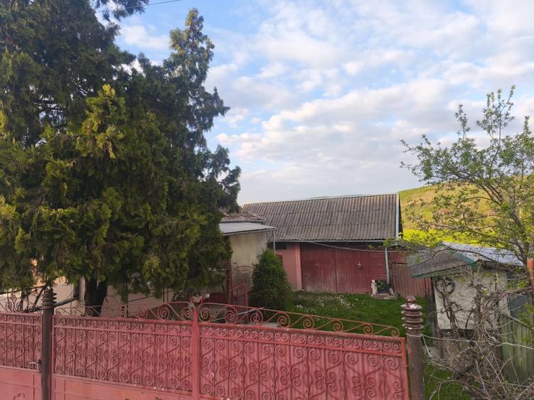 Casă individuală cu 2 camere cu Teren 2100 Mp în Pălatca